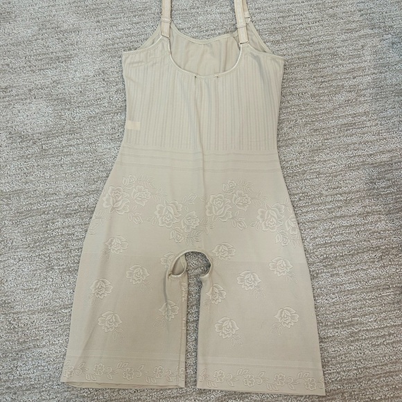 Women’s Tan Shapewear, XXLarge - Picture 6 of 10